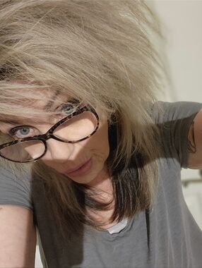 Meet your Posher, Denise